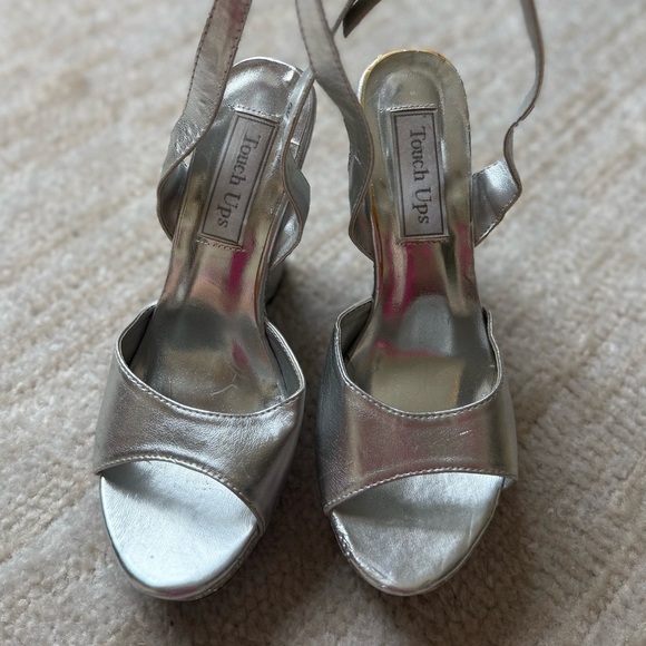 Touch Ups Silver Wedges Heels Dress Sandal Size 6 Formal Wedding Holiday Party - Picture 2 of 10